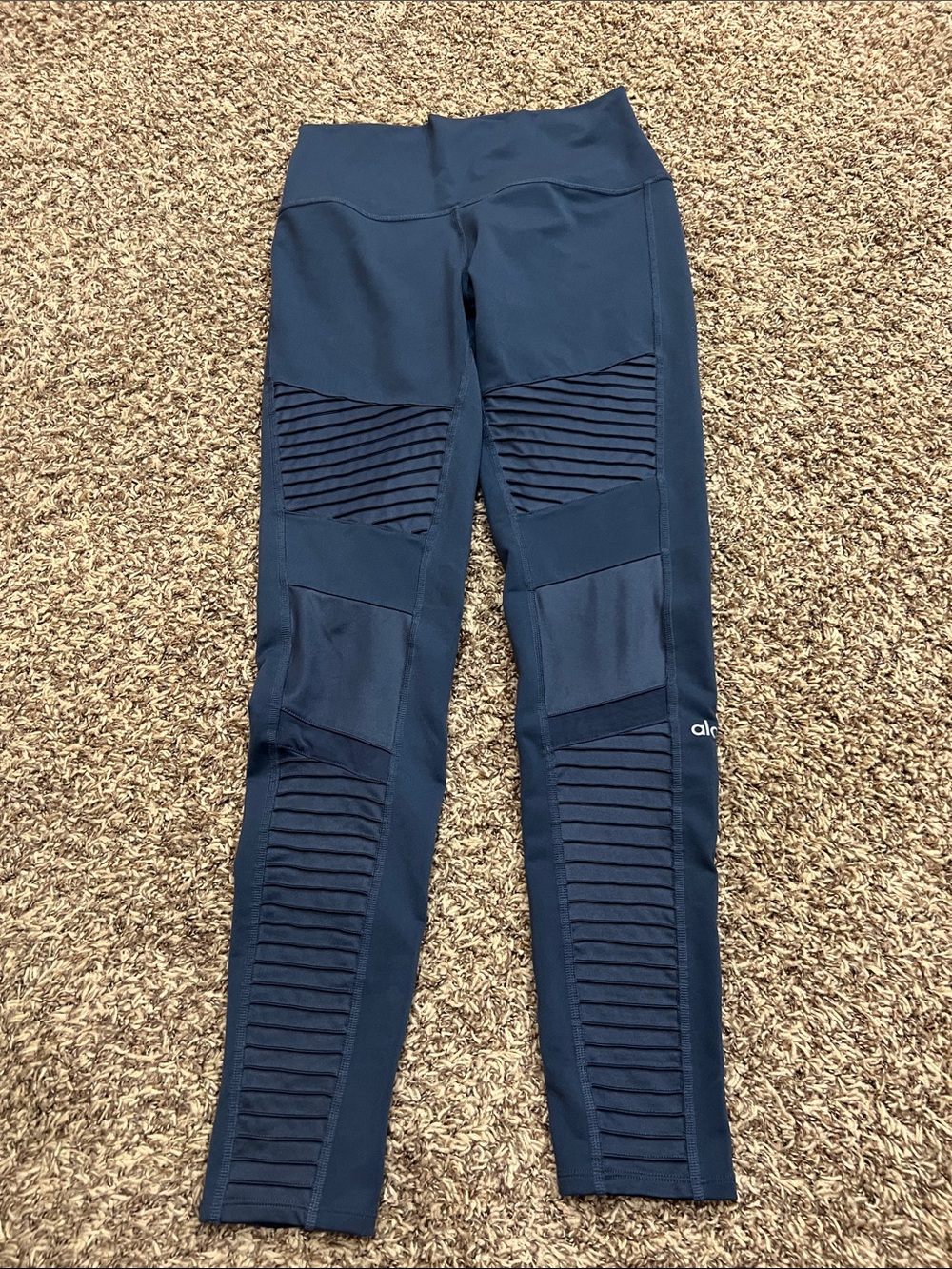 ALO Yoga navy High-Waist Leggings with Subtle Logo sz L